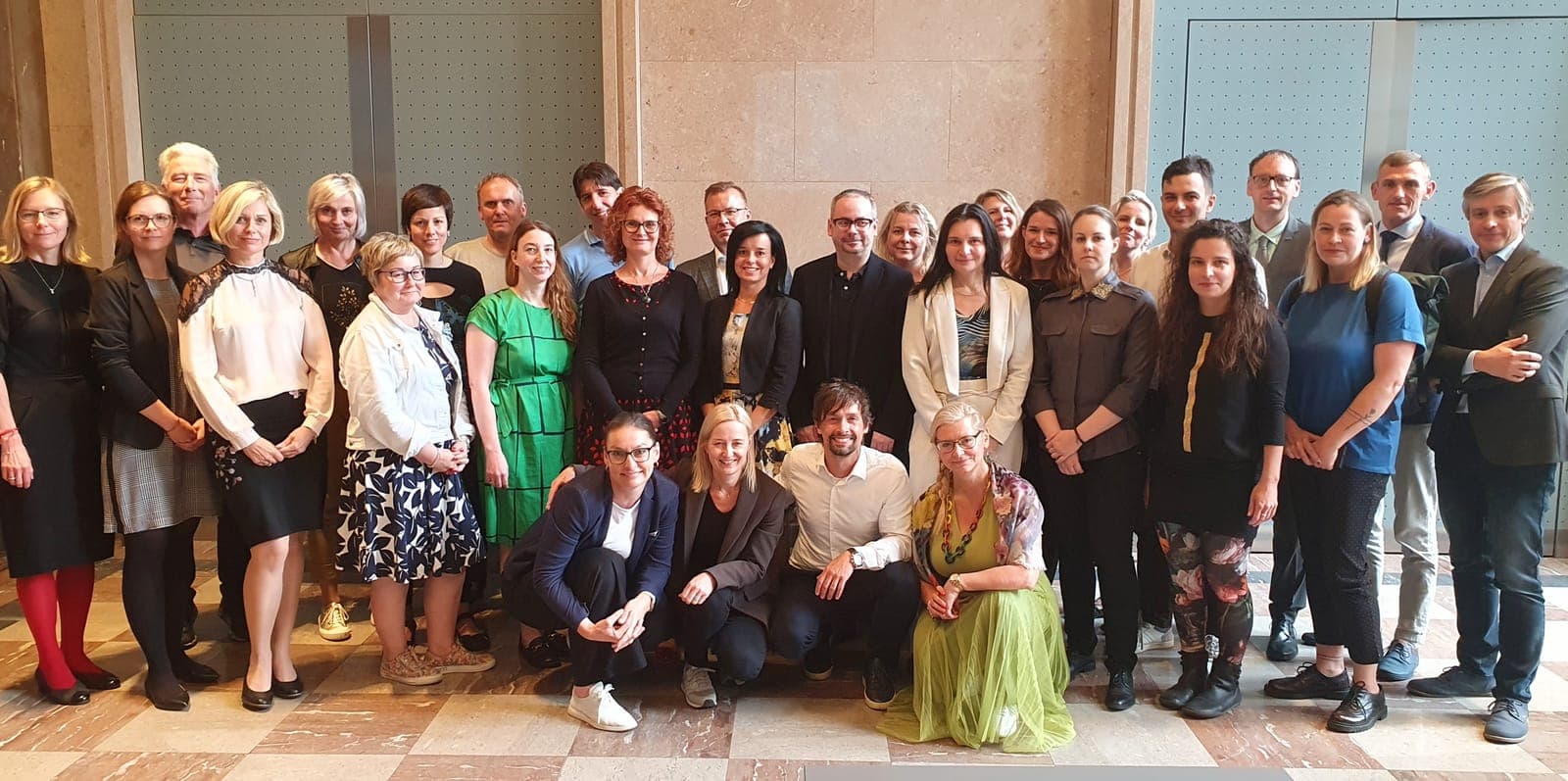 Společná fotografie partnerů projektu Skoala