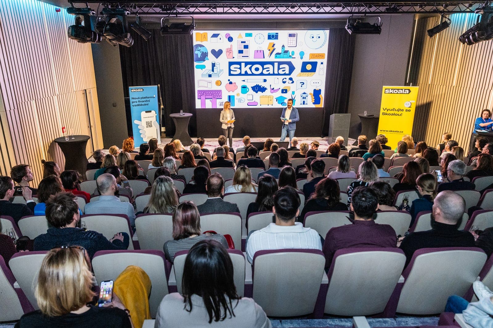 Slavnostní spuštění platformy Skoala v zaplněném sále